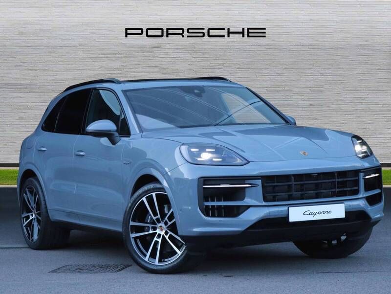 Arctic grey New 2024 Porsche Cayenne SUV | £101,900 - Image 1/4