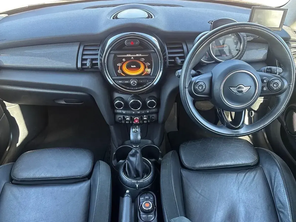 Usado Mini Cooper Hatch 134 HP (98 kW) 2015 Vermelho Citadino