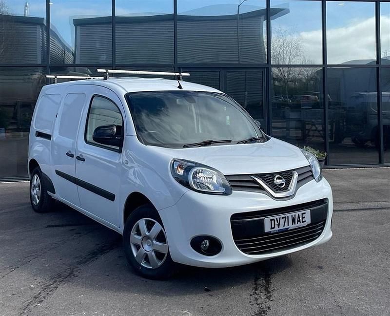 Used Nissan NV250 Tekna 95 HP (69 kW) 2021 White Van