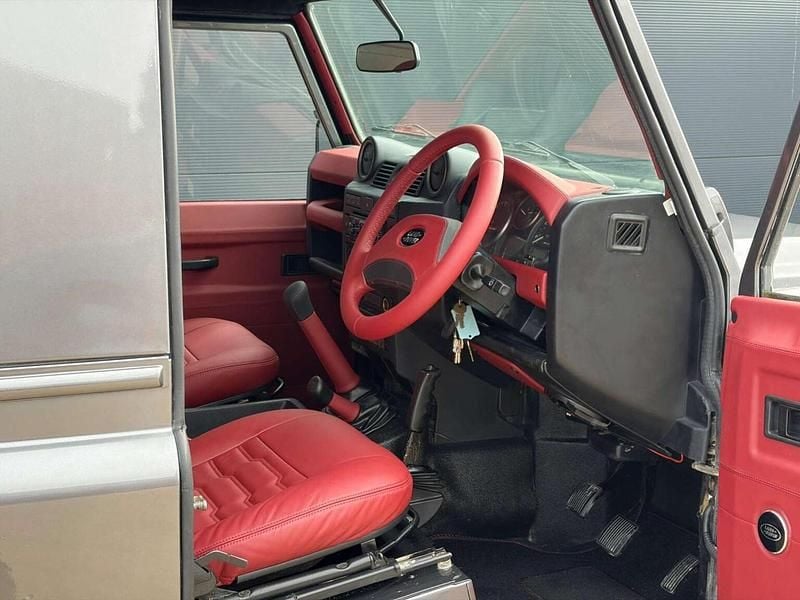 Used Land Rover Defender 2010 White Hatchback