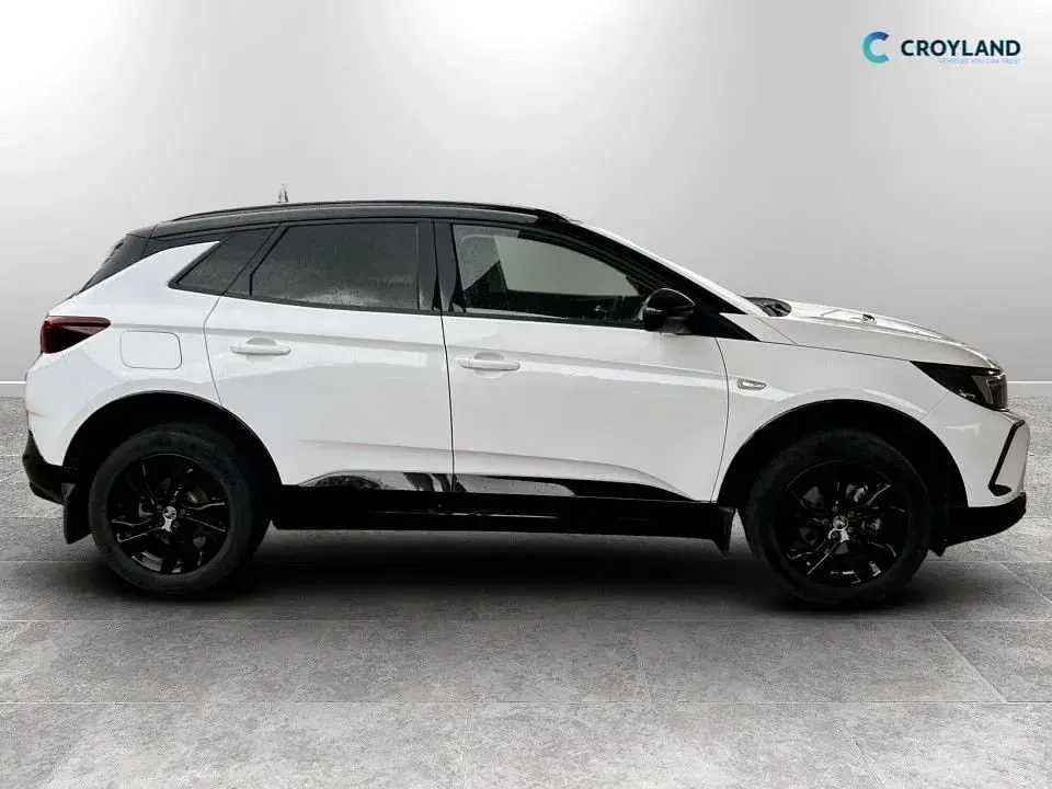 Used Vauxhall Grandland X GS Line 130 HP (95 kW) 2022 White SUV