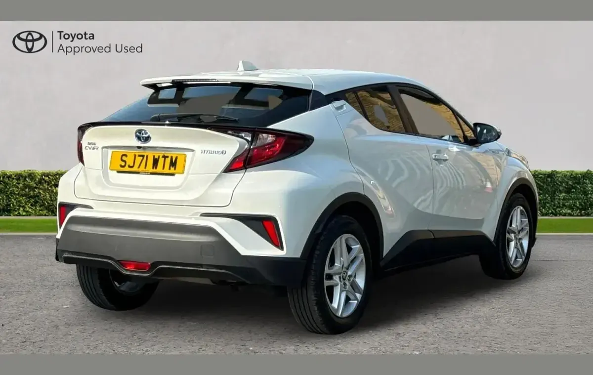 Used Toyota C-HR 122 HP (89 kW) 2021 White pearl SUV