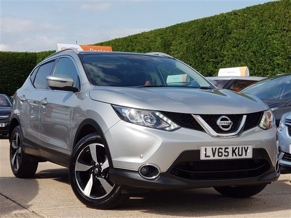 Silver Used 2015 Nissan Qashqai N-TEC SUV | £9,995 (Fair price) - Image 1/1