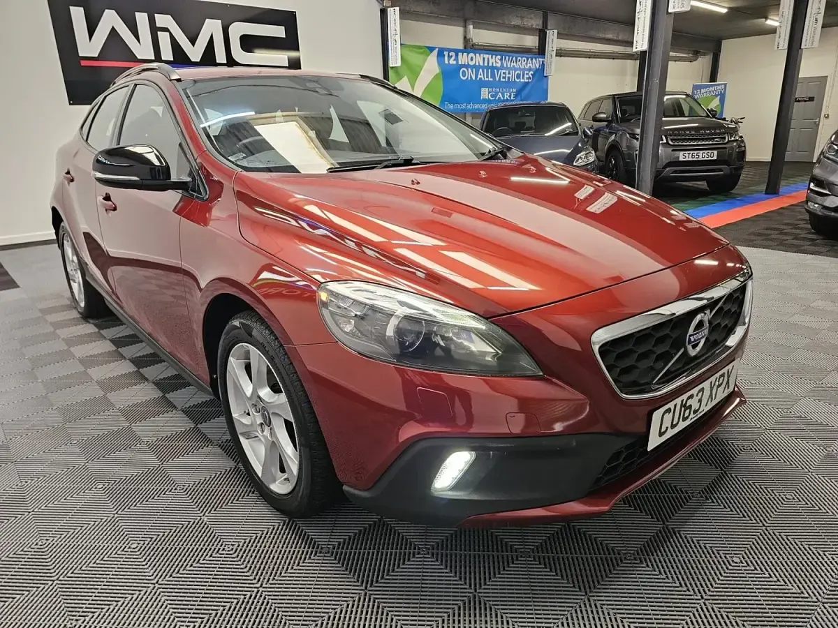 Used Volvo V40 2013 Red Hatchback