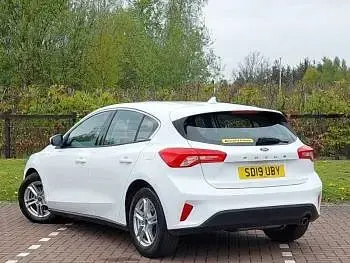 Used Ford Focus Zetec 120 HP (88 kW) 2019 White Hatchback