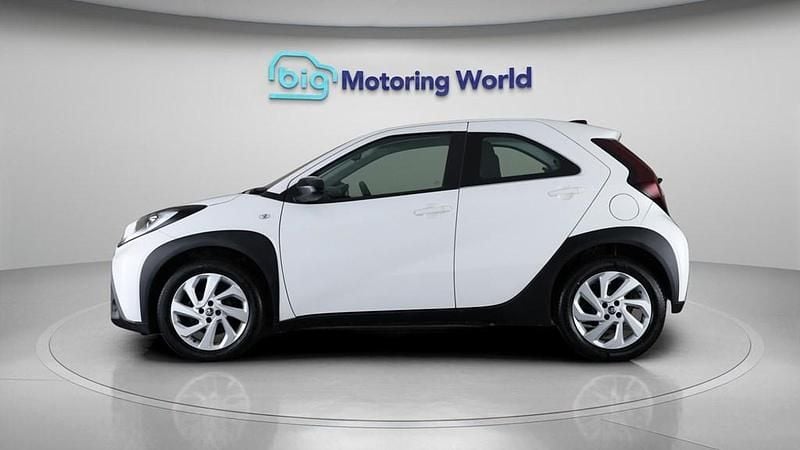 Used Toyota Aygo X PURE 72 HP (52 kW) 2022 White SUV