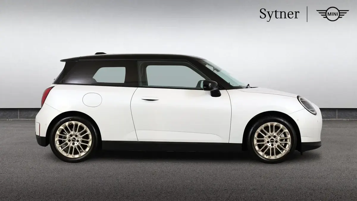 Used Mini Cooper Hatch 133 kW (181 HP) 2025 White Hatchback