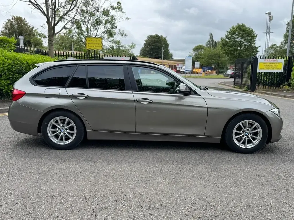 Used BMW 320 Efficient Dynamics 2016 Silver Estate