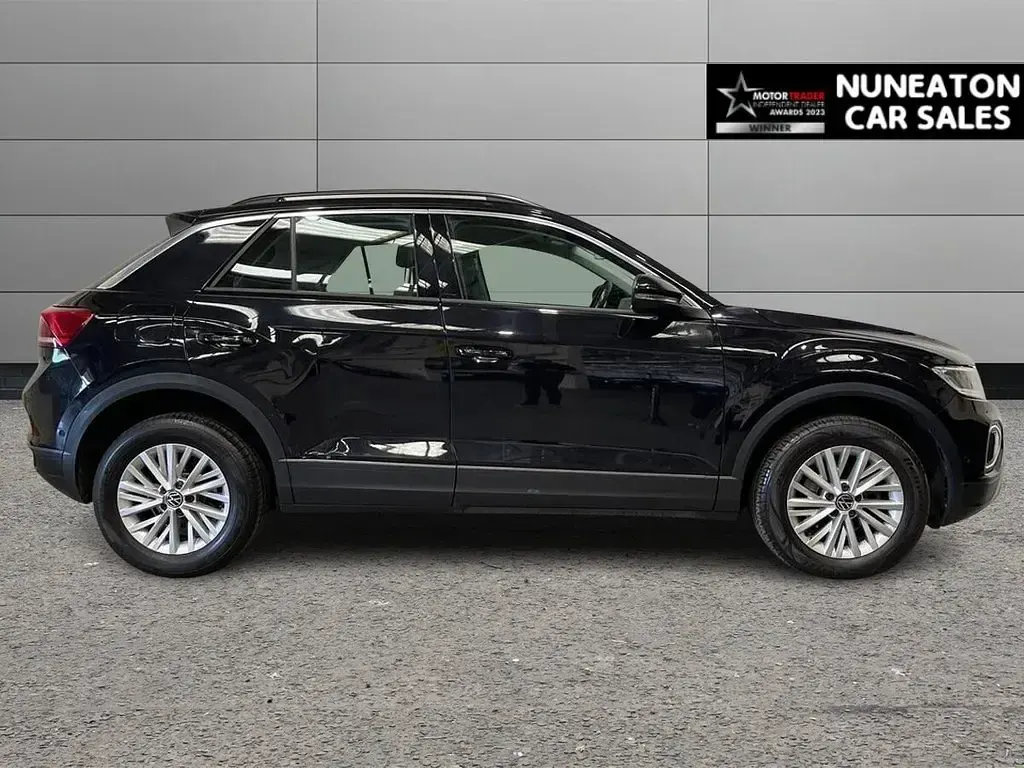 Used VW T-Roc Life 150 HP (110 kW) 2023 Black SUV