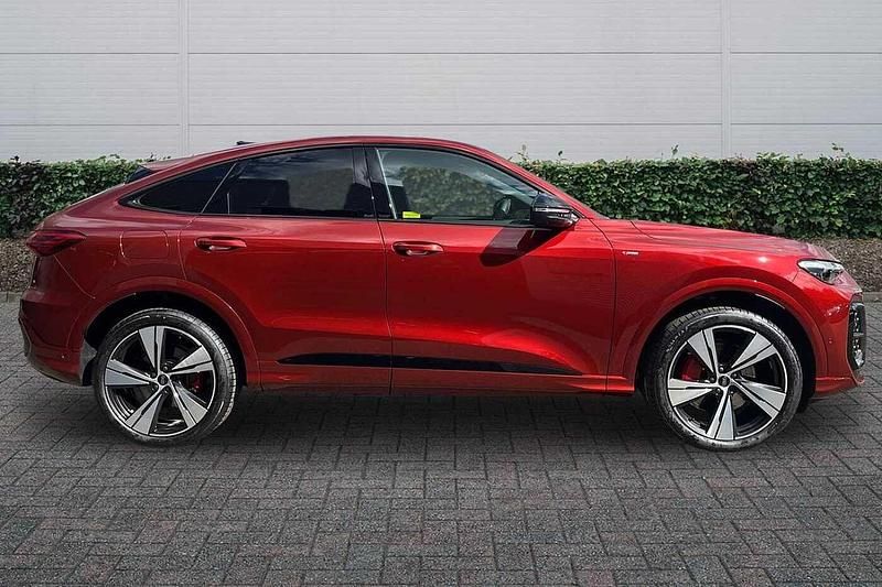 New Audi Q5 Comfort 2026 Grenadine red, metallic SUV