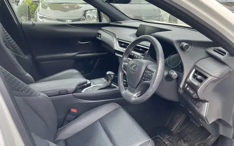 Used Lexus UX 184 HP (135 kW) 2022 White SUV