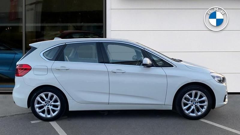 Used BMW 220 Active Tourer Luxury Line 189 HP (139 kW) 2015 White MPV