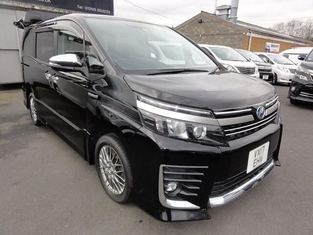 Begagnad Toyota Noah 2026 Svart