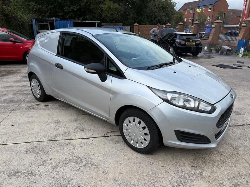 Moondust silver Used 2013 Ford Fiesta Hatchback | £3,975 (Fair price) - Image 1/4