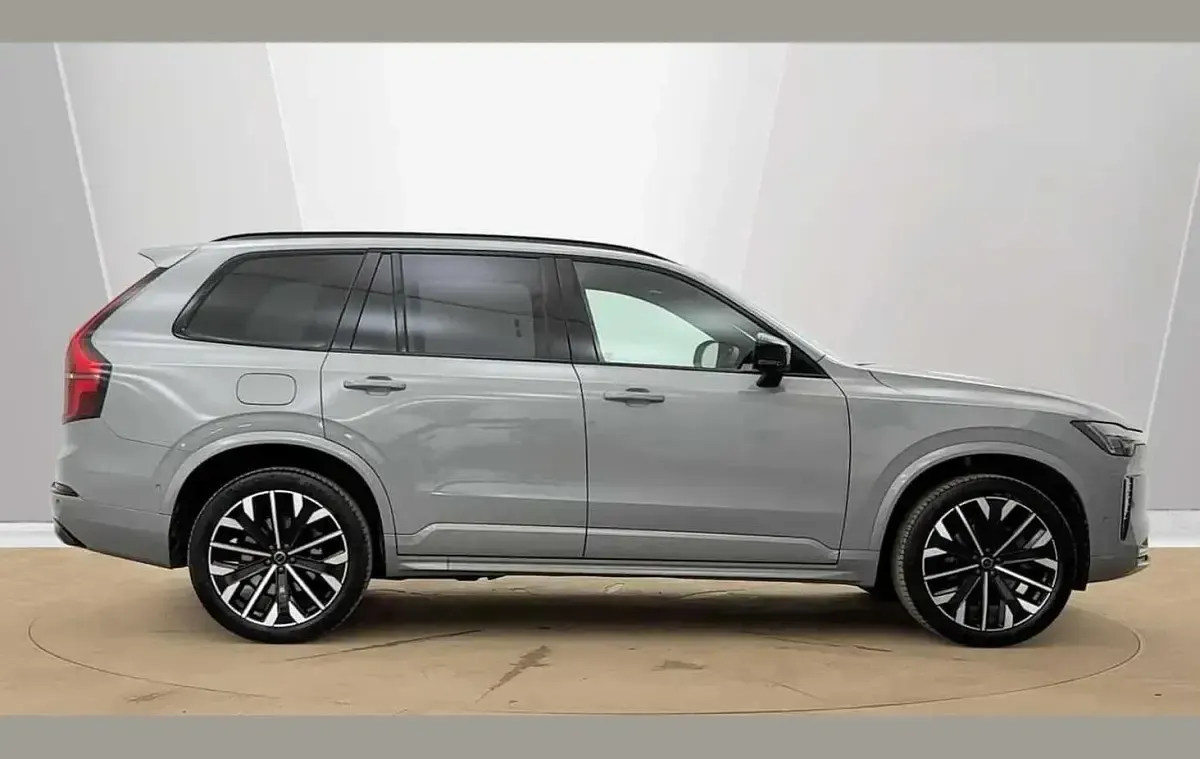 Usado Volvo XC90 Ultra 247 HP (181 kW) 2025 Cinzento SUV