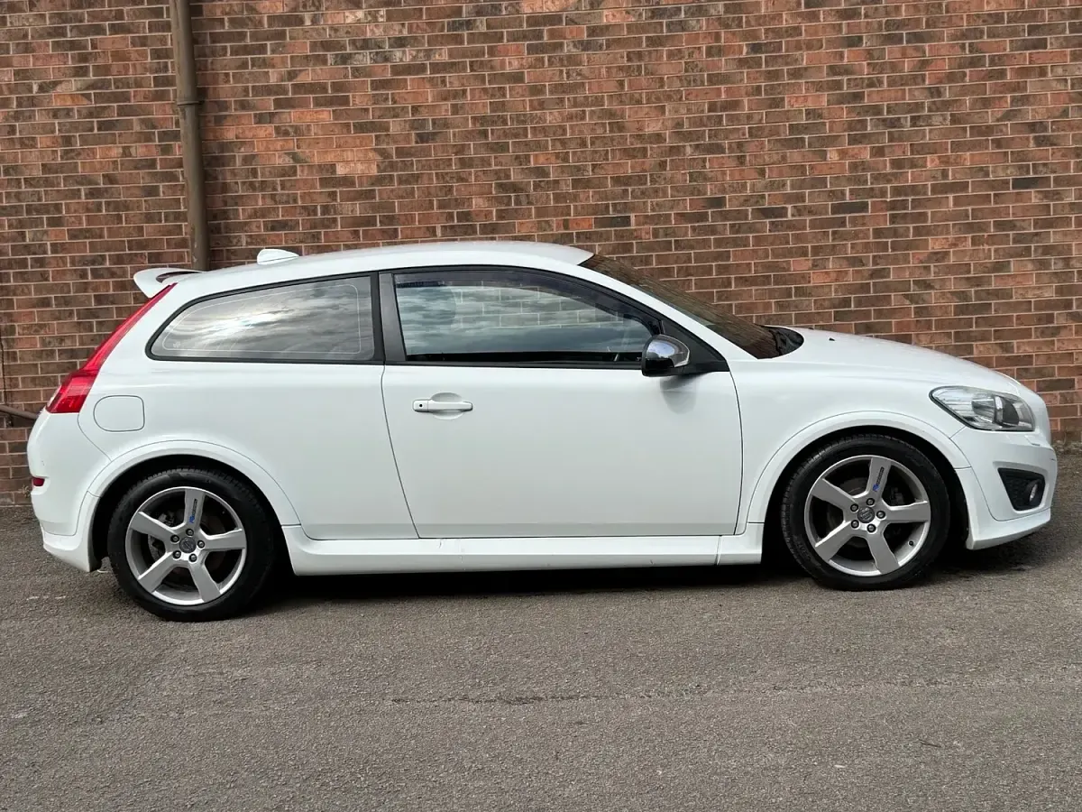 Used Volvo C30 R-Design 115 HP (84 kW) 2013 White Hatchback