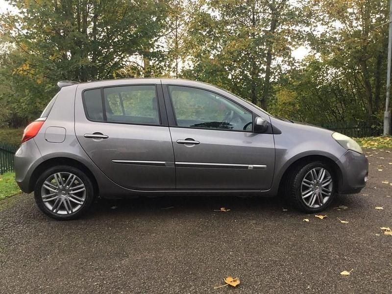Used Renault Clio IV Dynamique 75 HP (55 kW) 2012 Grey Hatchback