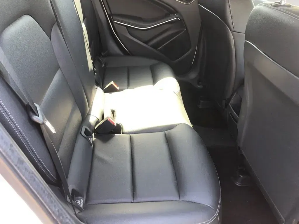 Used Mercedes GLA200 Executive 156 HP (114 kW) 2018 White SUV