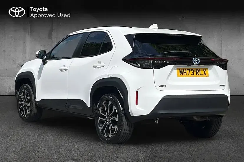 Used Toyota Yaris Cross Design 116 HP (85 kW) 2024 White SUV