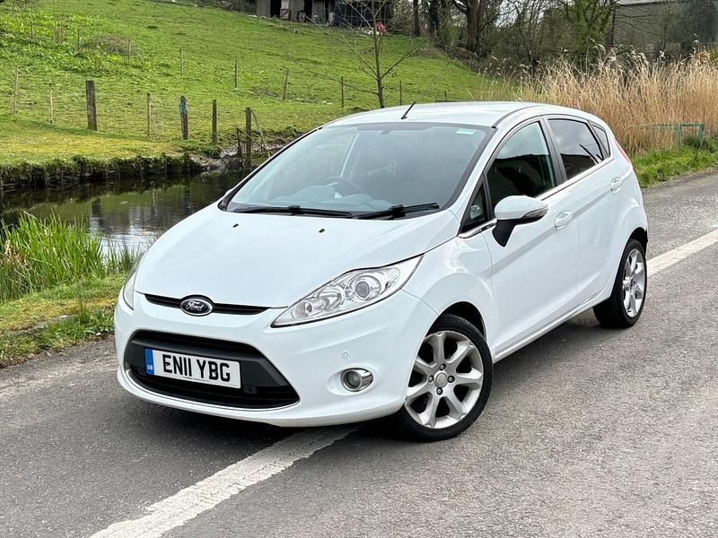 Used Ford Fiesta Zetec 2011 White Hatchback