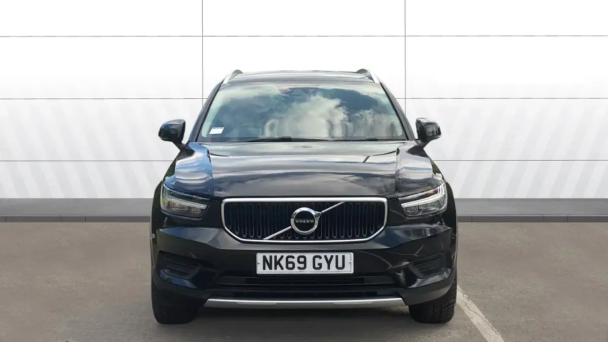 Used Volvo XC40 Momentum 163 HP (119 kW) 2019 Black SUV