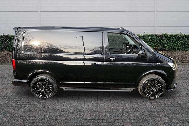 Begagnad VW Transporter Highline 2024 Svart Van