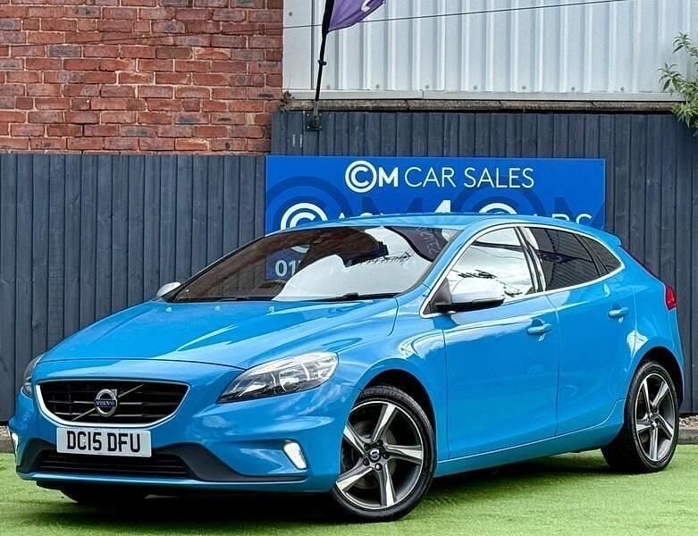 Used Volvo V40 R-Design 122 HP (89 kW) 2015 Blue Hatchback