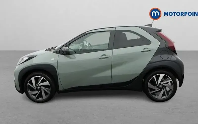 Used Toyota Aygo X 72 HP (52 kW) 2024 Green SUV