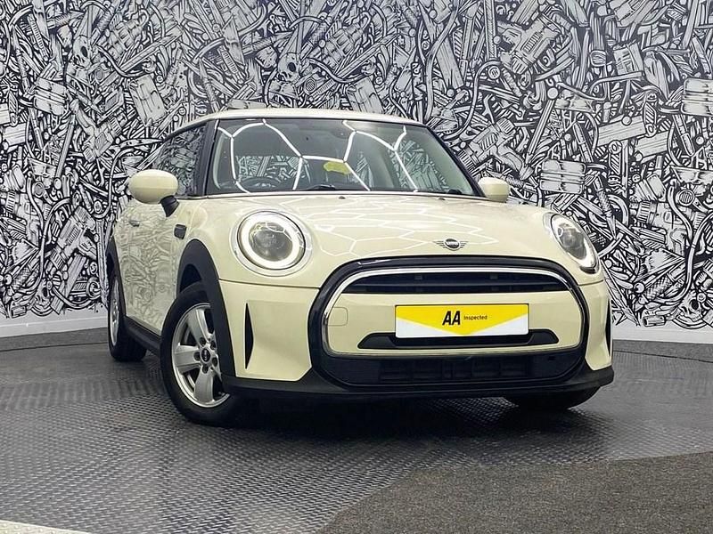 Used Mini Cooper Classic 136 HP (100 kW) 2021 White Hatchback