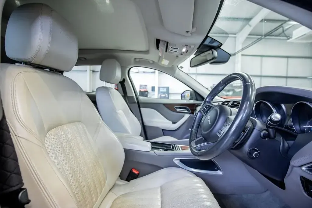 Used Jaguar F-Pace Portfolio 180 HP (132 kW) 2017 Green SUV