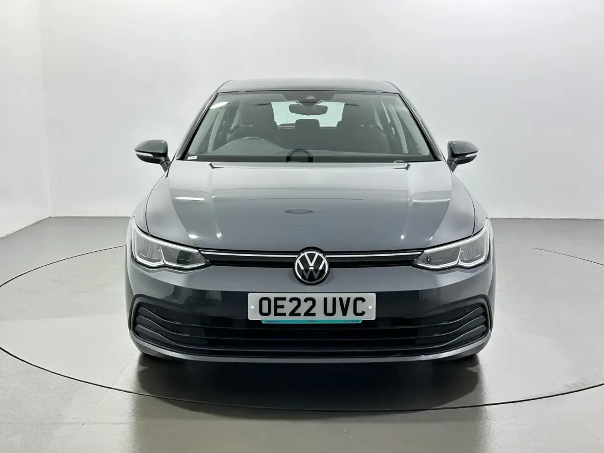 Usado VW Golf VIII Life 130 HP (95 kW) 2022 Cinzento Citadino