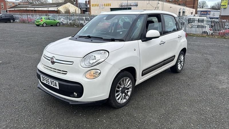 Used Fiat 500L Lounge 85 HP (62 kW) 2015 White MPV