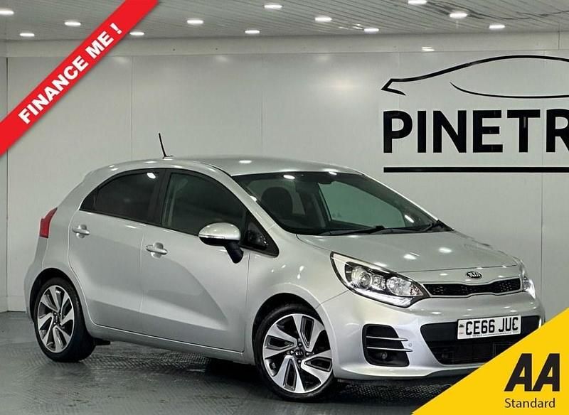 Used Kia Rio 107 HP (78 kW) 2016 Silver Hatchback