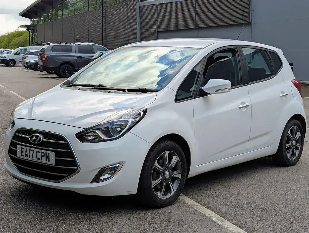 Used Hyundai ix20 SE 90 HP (66 kW) 2017 White Hatchback