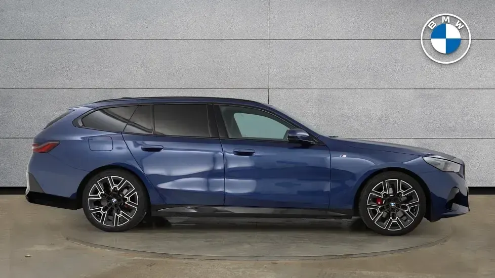 Used BMW 520 M Sport 205 HP (150 kW) 2025 Blue Estate