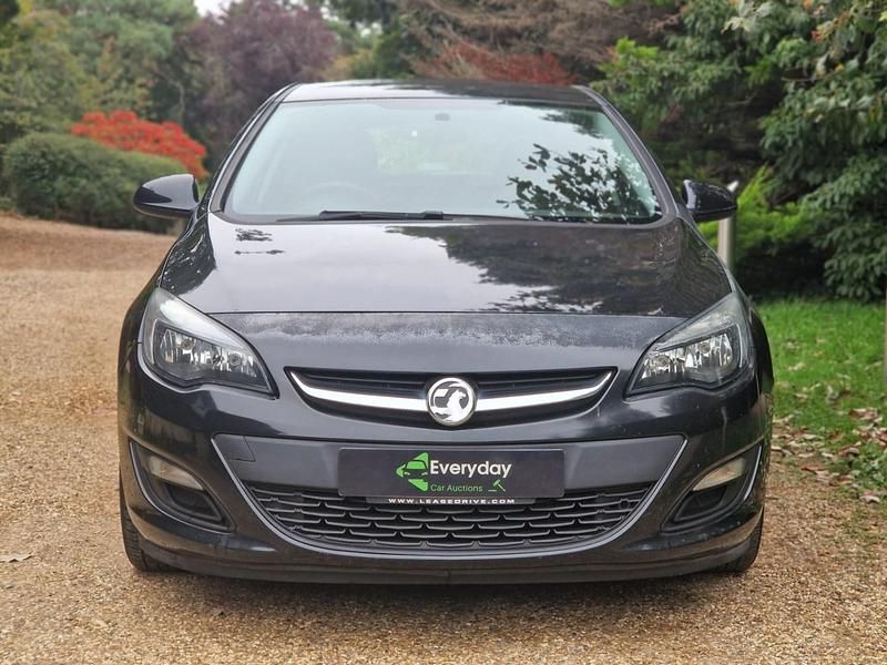 Black Used 2014 Vauxhall Astra Design Edition Hatchback | £999 (Super price) - Image 1/1