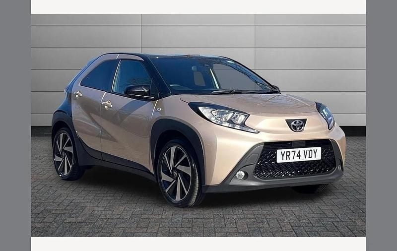 Used Toyota Aygo X 72 HP (52 kW) 2024 Beige SUV