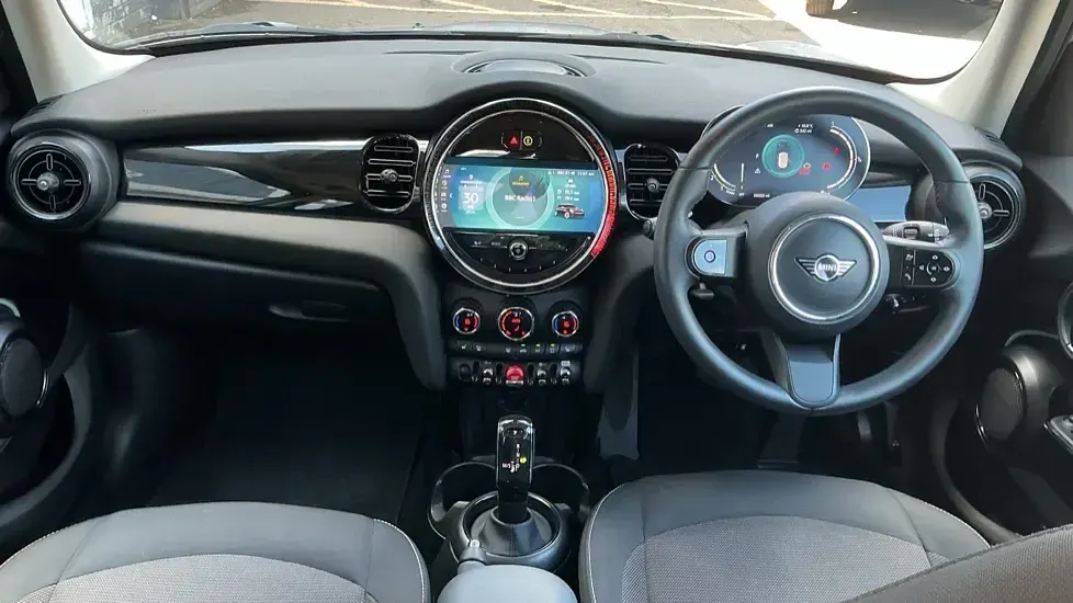 Used Mini Cooper Classic 134 HP (98 kW) 2024 Silver Hatchback