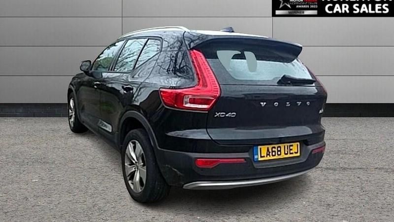 Used Volvo XC40 Momentum 2019 Black SUV