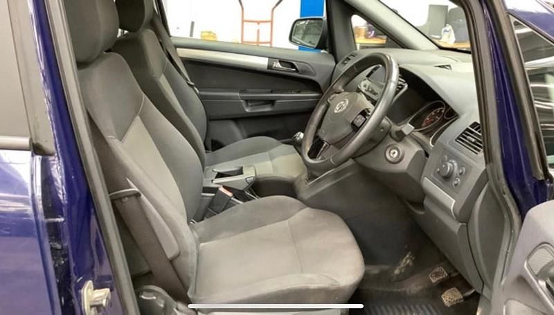 Used Vauxhall Zafira 115 HP (84 kW) 2013 Blue MPV