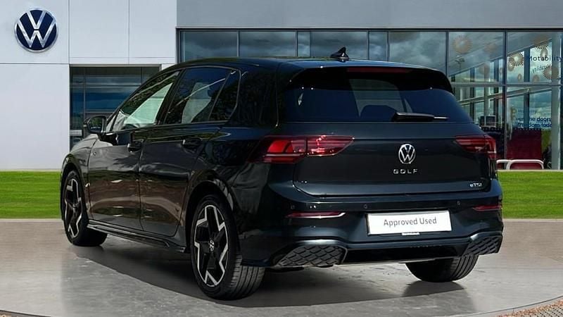 Second-hand VW Golf VIII R-line 150 CP (110 kW) 2025 Negru