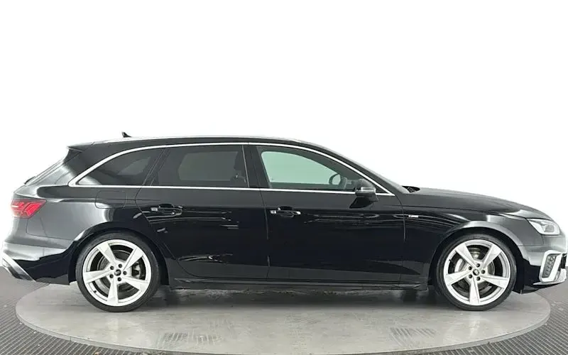 Używany Audi A4 S-Line 204 KM (150 kW) 2024 Czarny Kombi