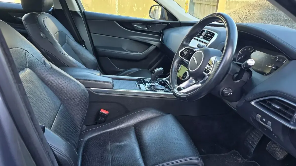 Begagnad Jaguar XE S 204 HK (150 kW) 2021 Grå Sedan