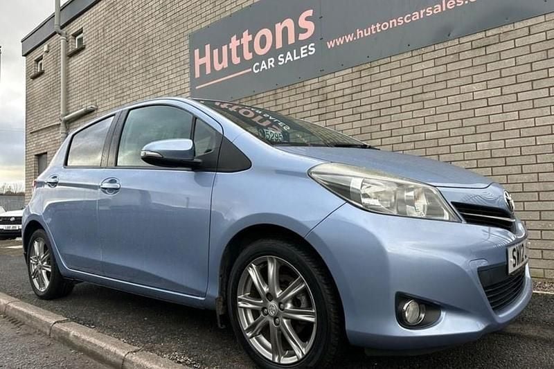 Used Toyota Yaris SR 101 HP (74 kW) 2012 Blue Hatchback