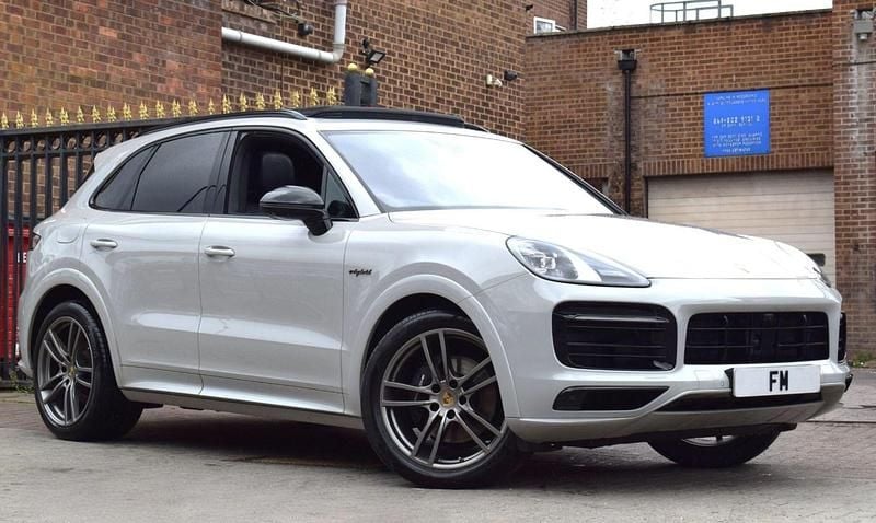 Grey Used 2022 Porsche Cayenne Platinum Edition SUV | £46,450 (Good price) - Image 1/3