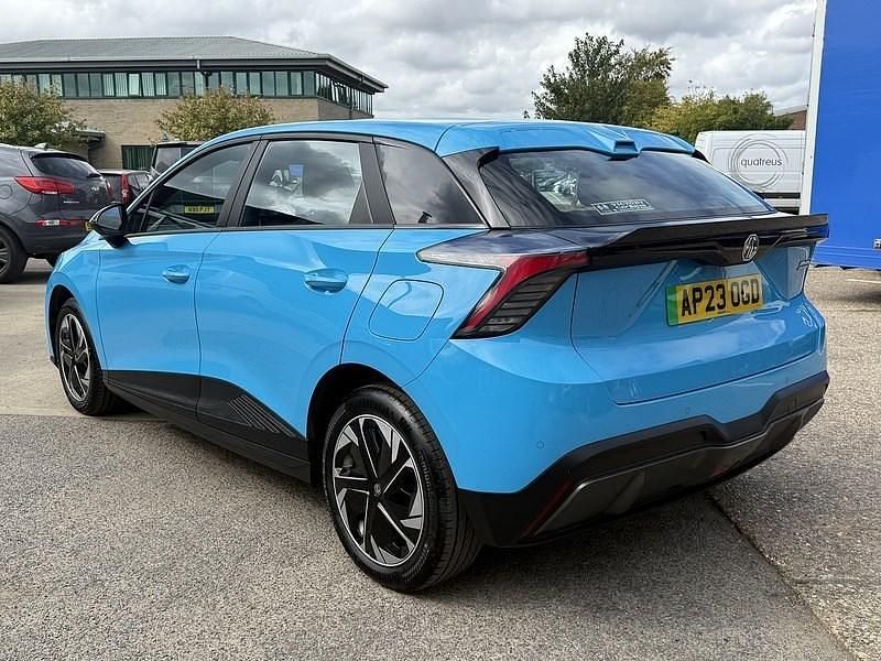 Used MG MG4 EV SE 319 kW (435 HP) 2023 Blue Hatchback