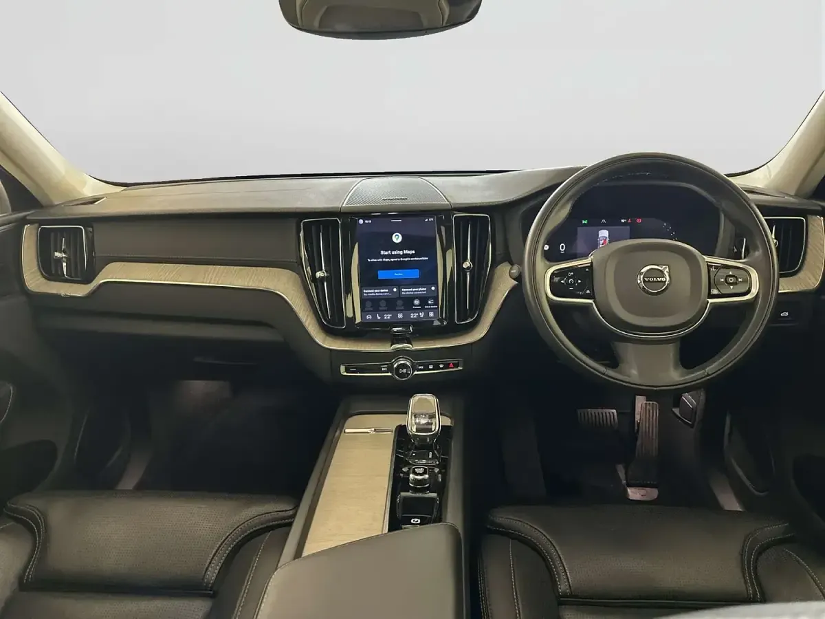 Used Volvo XC60 Inscription 250 HP (183 kW) 2022 Blue SUV