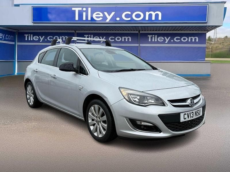 Silver Used 2013 Vauxhall Astra Hatchback | £1,990 (Fair price) - Image 1/4