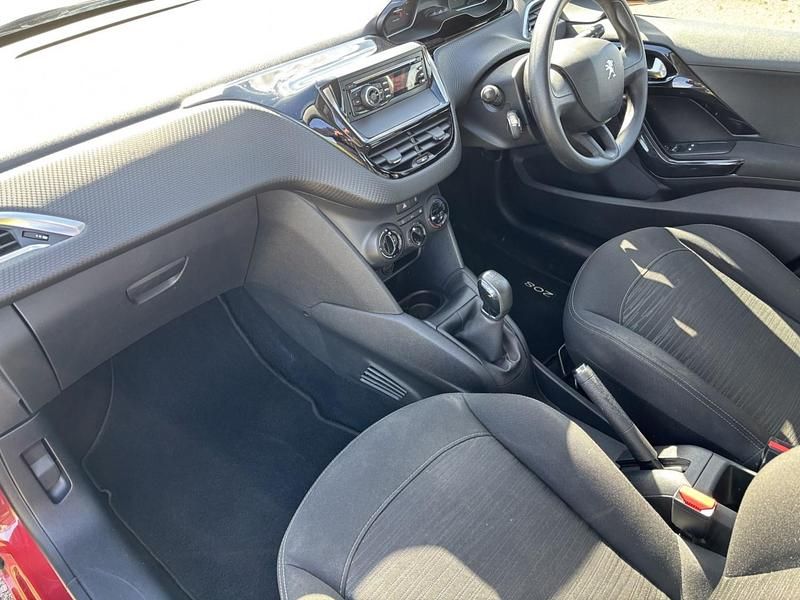 Used Peugeot 208 Access 68 HP (50 kW) 2015 Red Hatchback