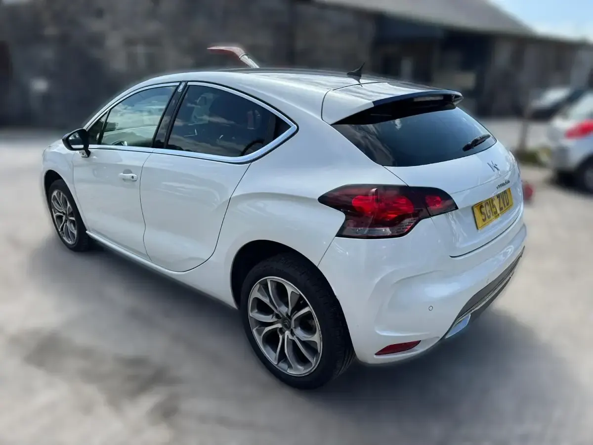 Begagnad Citroën DS4 115 HK (84 kW) 2015 Vit Halvkombi